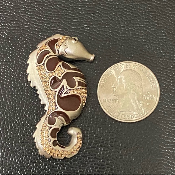 Unsigned Silver-tone Enameled Rhinestones Seahorse Figural Pendant Brooch 11.3g - Picture 8 of 12